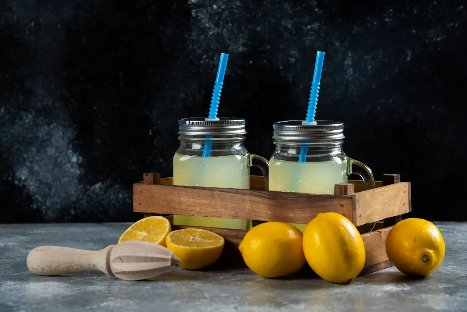 آبمیوه طبیعی در مقابل صنعتی؛ چه تفاوت‌هایی دارند؟